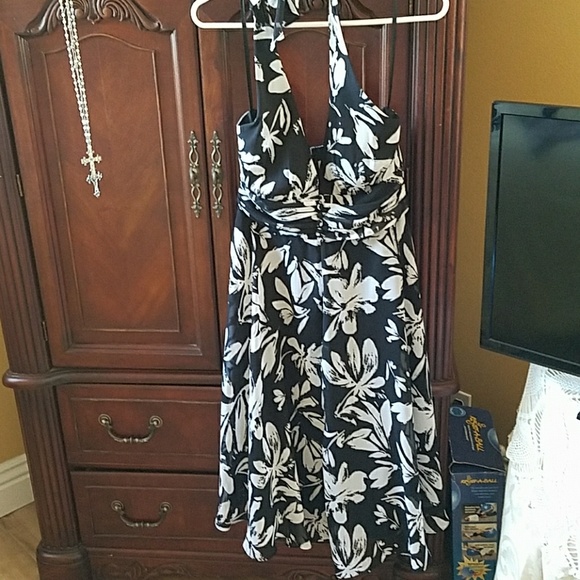 STUNNING NEW NEVER WORN WHBM HALTER RETAIL $158 - Picture 4 of 4